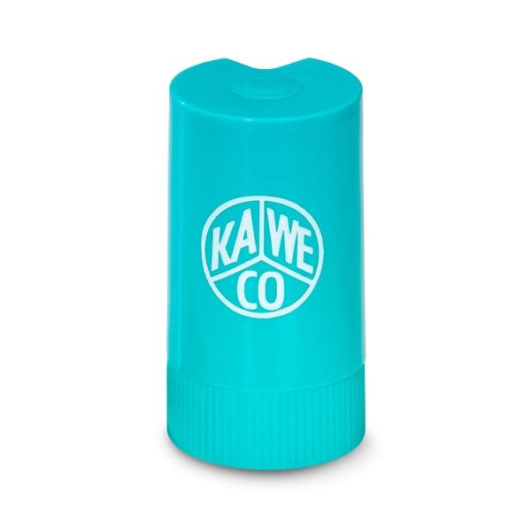 Distribuitor de patroane cu mecanism de rotire pentru eliberarea automata a patroanelorContine 8 patroane standard Kaweco mix 8 culoriOrganizator turcoaz cu logo Kaweco impresioneaz&259; prin rafinament se potrive&537;te în fiecare buzunar &537;i este înso&539;itorul perfect pentru to&539;i cei care scriu mult În mod implicit distribuitorul de cartu&537;e con&539;ine 8 cartu&537;e de cerneal&259; Pe lâng&259; 