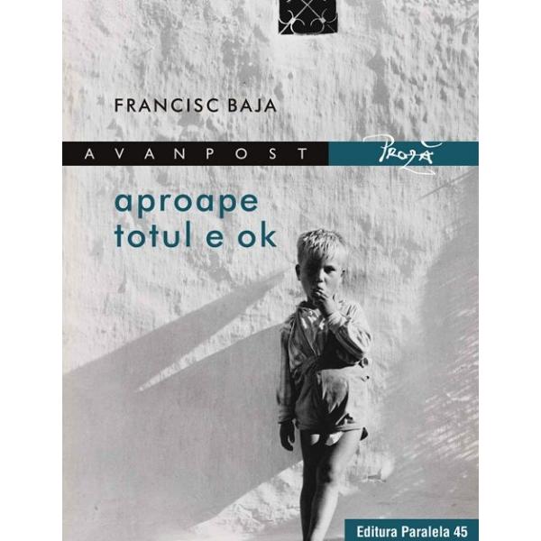 Aproape totul e OK e poate cel mai bun titlu de roman autohton din ultimii ani Din fericire nici restul nu se las&259; mai prejos merit&259; s&259; citi&539;i acest roman care sper s&259;-l aduc&259; pe Francisc Baja &238;n prim-planul prozei contemporane Volumul de fa&539;&259; e doar prima parte a unei trilogii recompun&226;nd &8211; din fr&226;nturi fulgura&539;ii &537;i voci cu ecouri din B&259;ie&539;ii din strada P&225;l sau Regele alb 