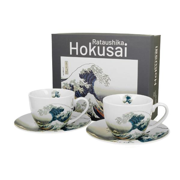 Set cu dou&259; ce&537;ti &537;i farfurioare  MARELE VAL inspirat de K Hokusai  parte a seriei Art Gallery  realizat din por&539;elan de calitate superioar&259; caracterizat printr-o culoare alb-crem elegant&259; &537;i natural&259; cu o str&259;lucire delicat&259; precum &537;i o durabilitate excep&539;ional&259;Setul este decorat cu un fragment din 