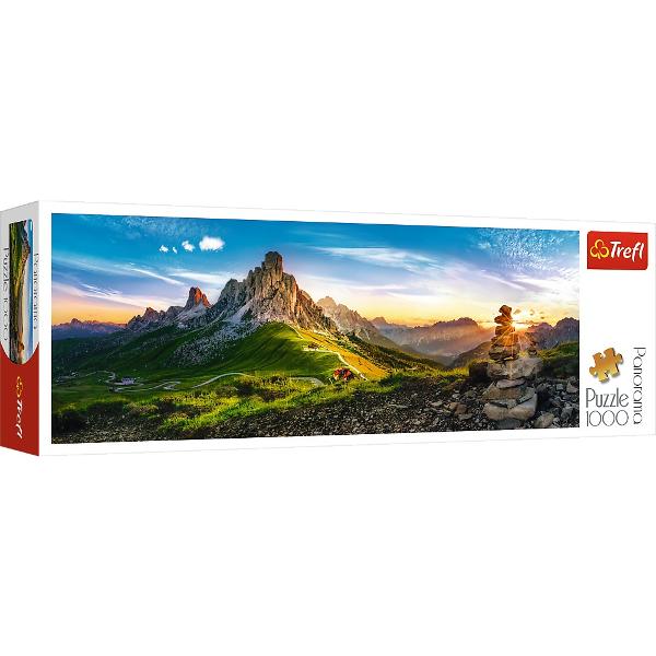 Un puzzle de calitate trebuie sa fie relaxant si distractiv Aranjarea unui puzzle constitue atat pentru copii cat si pentru adulti este o modalitate deosebita de dezvoltare a indemanarii spiritului de observatie si a concentrarii Trefl este o companie poloneza cu sediul central in regiunea Pomorze Incepand din 1985 compania a inceput sa produca puzzle-uri dezvolatand ulterior si segmentul de carti de joc si jocuri de societate In prezent Trefl este lider in Polonia si plina expansiune in 