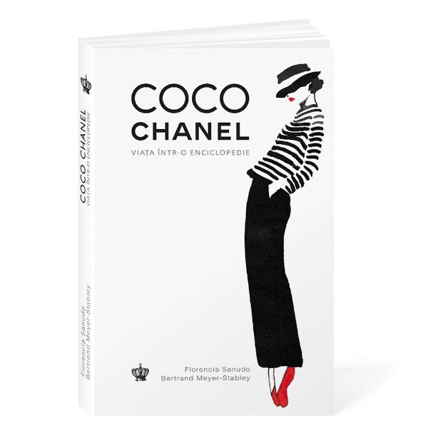 De la A la Z cu un rafinament sublimat într-o simplitate extrem&259; printr-un secol de istorie a crea&539;iei o gran­dioas&259; parad&259; prin misterul geniului lui Coco Chanel animat&259; de pove&537;tile prietenii &537;i adversarii iubirile paradoxurile durerile &537;i excesele unei solitare care a urât solitudinea de la alb &537;i aristocra&539;ie la &537;ic &537;i sofisticare de la Bel Respiro Biarritz Boy Capel &537;i Cocteau la Dalí 