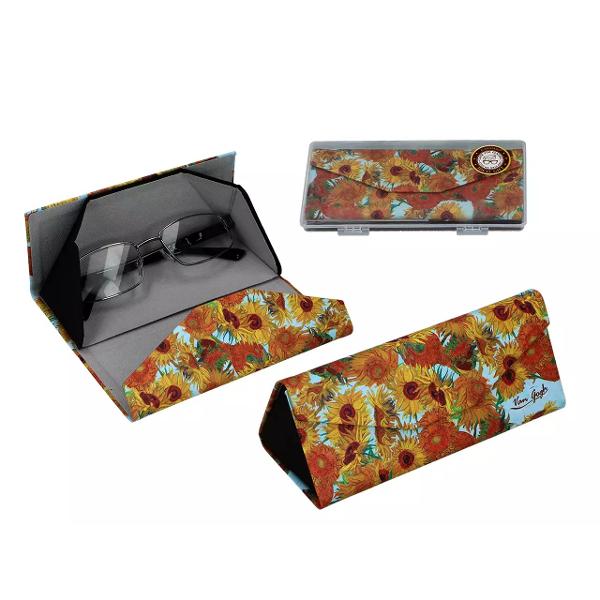 Toc pliabil pentru ochelari – Design Van Gogh – Floarea-soarelui 16 cmInspirat de una dintre cele mai emblematice opere ale lui Vincent van Gogh acest toc pliabil aduce un strop de culoare &537;i rafinament în via&539;a de zi cu zi Cu un design compact &537;i inteligent se pliaz&259; 