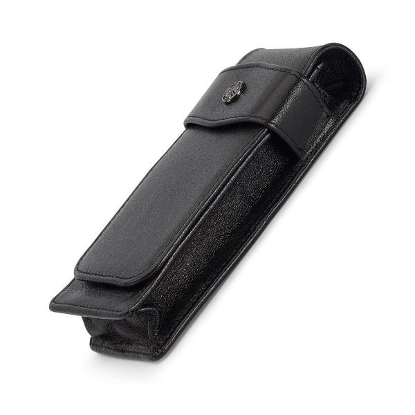 Etui cu clapeta pentru 3 instrumente de scris de lungime normaladin piele naturalalogo  Kawecolucrat manualPân&259; la trei intrumente pot fi depozitate separat datorit&259; divizoarelor din acest etui Protec&539;ia ideal&259; împotriva zgârieturilor pentru mai multe instrumente de scris într-un singur etui