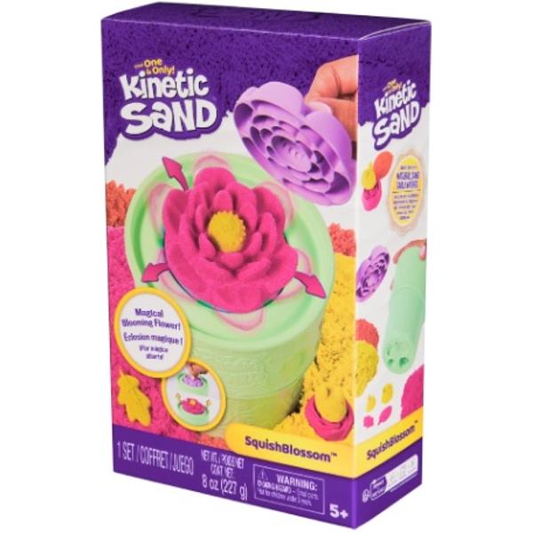 Kinetic Sand Floare Squish Blossom 6071548 Descoper&259; Kinetic Sand Squish Blossom un set fascinant de nisip kinetic ultra-moale perfect pentru modelare joac&259; senzorial&259; &537;i distrac&539;ie f&259;r&259; limiteCu textur&259; fin&259; u&537;or de modelat &537;i extrem de pl&259;cut&259; la atingere acest nisip colorat aduce o experien&539;&259; unic&259; combinând relaxarea cu joaca creativ&259;Setul Squish Blossom vine într-o form&259; floral&259;