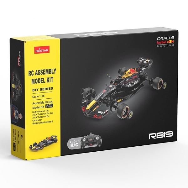 Kitul de Asamblare RC Red Bull Racing RB19 de la Rastar este o jucarie spectaculoasa ideala pentru fanii Formulei 1 si pentru copiii care iubesc sa construiasca si sa se joace cu masinute controlate prin telecomanda Acest set DIY include 55 de piese din plastic care permit asamblarea unei replici detaliate a masinii RB19 la scara 116 model pilotat de echipa Oracle Red Bull Racing Dupa ce este asamblata masinuta devine complet functionala si poate fi controlata printr-o telecomanda moderna 