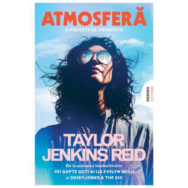 De la Taylor Jenkins Reid autoare de bestsellere The New York Times un roman plasat în anii 1980 în contextul programului Space Shuttle al NASA despre cât de departe suntem dispu&537;i s&259; mergem pentru a tr&259;i &537;i a iubi Joan Goodwin a fost fascinat&259; de stele de când se &537;tie Serioas&259; &537;i rezervat&259; e mul&539;umit&259; de via&539;a ei ca profesoar&259; de fizic&259; &537;i astronomie 