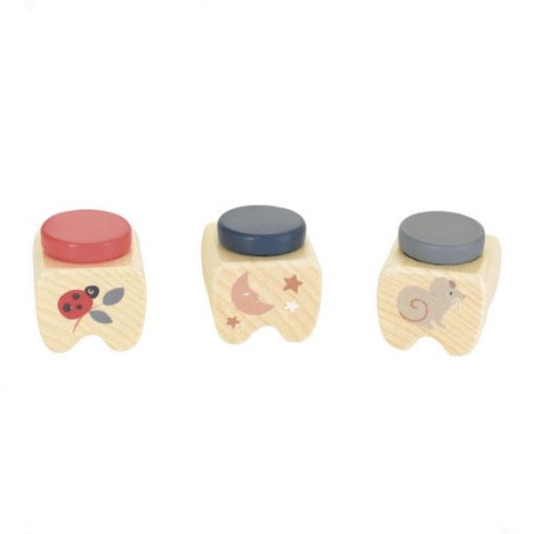 Cutiuta din lemn pentru pastrarea dintisorilor de lapteCutiu&539;&259; din lemn cu capac cu garnitura silicon pentru închidere sigur&259; ideal&259; pentru din&539;i&537;orii de lapte bijuterii &537;i alte comoriDimensiuni 4 x 3 x 4 cmVârsta recomandat&259; 3 aniArticol decorativ Nu este juc&259;riePre&539;ul este pentru o singur&259; bucat&259;Produc&259;tor Egmont Toys Belgia