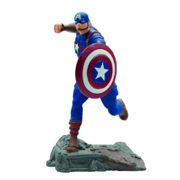 Captain America ete primul caracter din benzile desenate Marvel conceput ca un supersoldat patriot care lupta alaturi de fortele aliate impotriva Puterilor AxeiFigurina este pictata manualDimensiune 11 cm inaltimeVarsta recomandata 3 aniAvertismente Contraindicat copiilor mai mici de 3 ani A se folosi sub directa supraveghere a unei persoane adulte