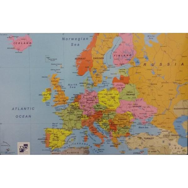 Mapa protectie pentru birou cu design atractiv confectionata din miez de carton invelit in material plastic Ilustrata cu harta lumii si a Europei Produs versatil &537;i practic perfect pentru a v&259; organiza spa&539;iul de lucru &537;i pentru a v&259; inspira c&259;l&259;toriile viitoare Iat&259; mai multe detalii despre acest produsFunc&539;ionalitate dubl&259; Mapa poate fi folosit&259; atât ca protec&539;ie pentru 