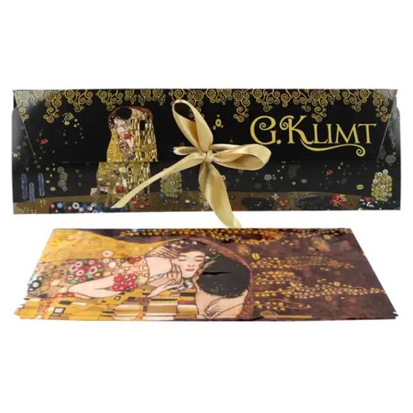 Banda de p&259;r Klimt – The Kiss 120 x 85 cmPoart&259; cu tine elegan&539;a unei opere de art&259; Aceast&259; band&259; de p&259;r este decorat&259; cu faimosul tablou S&259;rutul The Kiss de Gustav Klimt &537;i 