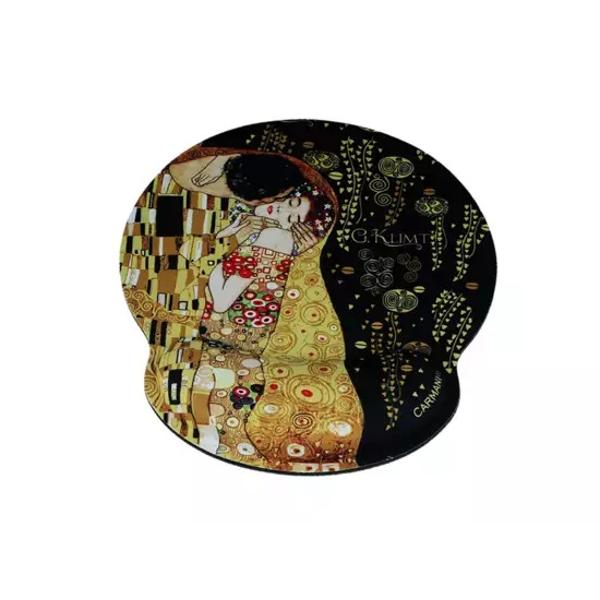 Mouse pad cu pern&259; pentru încheietura mâinii – Klimt The Kiss 22x25 cmCombin&259; arta cu confortul în biroul t&259;u Acest mouse pad elegant decorat cu celebra oper&259; S&259;rutul de Gustav Klimt nu este doar un accesoriu de efect ci 
