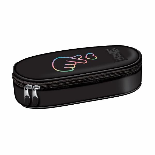 Descopera penarul Majewski ST Right PC01 din colectia Pastel K-Pop un accesoriu esential pentru organizarea instrumentelor de scris Cu un design atractiv si functionalitate sporita acest penar este perfect pentru elevi si studentiDesign spatios Dispune de un compartiment principal generos pentru a stoca toate obiectele necesareOrganizare eficienta Clapeta interna include un buzunar tip plasa cu fermoar si elastice 