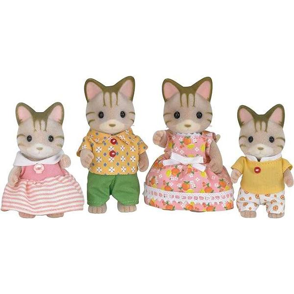 Setul de Figurine Sylvanian Families - Familia Pisicutelor V&259;rgate este format din cele patru personaje tatal Simon Sandy mama Amelia Sandy fiul lor Shane Sandy si fiica lor Sabrina SandySimon este un bun sportiv si exceleaza in special in sporturile marine Deseori isi duce familia la casa lor de vacanta de pe malul m&259;rii Vara preda sporturi marine la clubul 