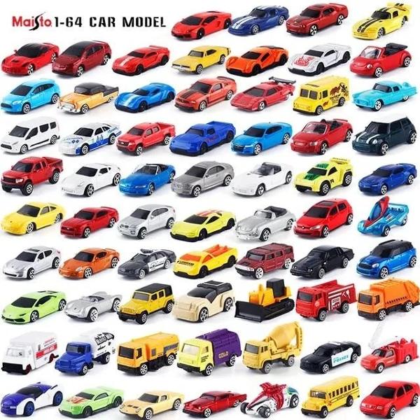 Masini de curse masini sport camioane etc o multitudine de culori si diferite stiluri Masinuta este fabricata din metal turnat sub presiune Fresh Metal 100 reprezinta o gama extinsa de masinute de jucarie fiecare model fiind o replica detaliata a unor vehicule reale Caracteristica lor principala este corpul fabricat din metal turnat sub presiune die-cast ceea ce le confera o durabilitate superioara si o senzatie placuta la atingere diferentiindu-le de jucariile din plastic Toate 