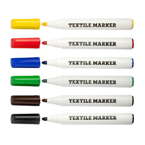 potrivit pentru textile si hartie termen valabilitate 2 anivarf 25mm Markerul este umplut cu cerneluri pe baza de apa in 6 culori Destinat pentru scris si pictura pe tesaturi Urma este rezistenta la spalarea normala repetata in masinile de spalat Potrivit si pentru diverse tipuri de hartie Varfuri rotunde de 5 mm in diametru cu o latime a urmei de 25 mm si lungime de 400mToate materialele utilizate sunt in conformitate cu standardele 