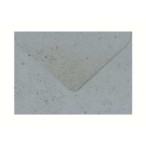 Caracteristici principaleDimensiuni C6 162 x 114 mm ideale pentru invita&539;ii felicit&259;ri scrisori sau documente esen&539;ialeClapet&259; gumat&259; Asigur&259; o închidere sigur&259; &537;i facil&259; men&539;inând con&539;inutul în siguran&539;&259;Gramaj 120 gmp conferind plicurilor durabilitate &537;i rezisten&539;&259;Material Hârtie reciclat&259; 