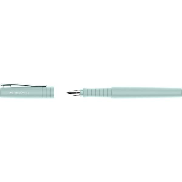 Stilou Poly Pen M Faber-Castell in culoarea eleganta bleu Caraibe  care nu numai ca impresioneaza prin designul sau atractiv dar convinge si prin durabilitatea si functionalitatea sa Acest stilou va ofera o experienta de scris incomparabila si este alegerea perfecta pentru oricine apreciaza calitatea si stilul Design elegant durabil - piese din plastic reciclat Varf tip M care permite sa scrieti lin si precis Material penita si clip otel inoxidabil Grip placut la atingere cu textura 