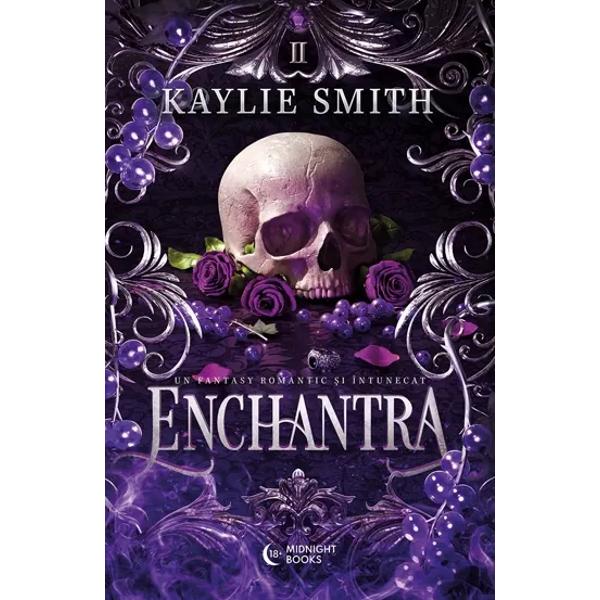 Când mama ei moare Genevieve Grimm r&259;mâne cu multe întreb&259;ri f&259;r&259; r&259;spuns pân&259; când prime&537;te o invita&539;ie în Enchantra un palat blestemat din Italia în care timpul pare c&259; s-a oprit &537;i totul este înv&259;luit în mister Acolo Rowin Silver fermec&259;tor &537;i periculos refuz&259; s&259; o lase s&259; p&259;trund&259; în cas&259; dar Genevieve î&537;i 