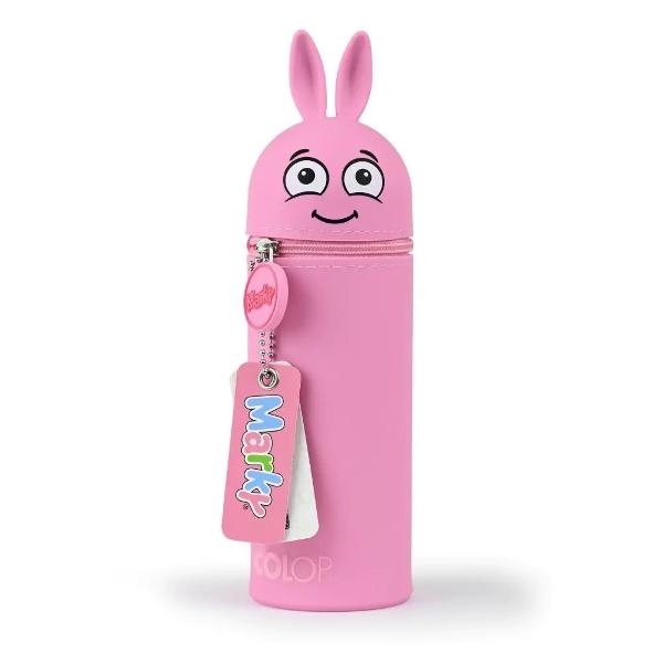 Fabricat din silicon robust &537;i flexibil hidrofug &537;i rezistent la uzur&259;Protejeaz&259; în mod fiabil pixurile markerele &537;i alte instrumente de scris &537;i este ideal pentru utilizarea zilnic&259; la &537;coal&259; universitate sau birouCu designul s&259;u atractiv &537;i atemporal penarul nu este doar func&539;ional ci &537;i un accesoriu elegant pentru utilizarea zilnic&259;Prev&259;zut cu un fermoar fiabil care permite 