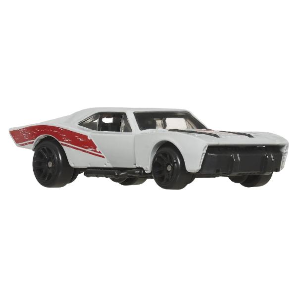 La Batmobile&hellip; sau oricare dintre vehiculele de pe strazile din Gotham City disponibile in aceasta colectie Hot Wheels cu tematica Batman Recreati scene de urmarire legendare din seria Batman sau inventati unele noi cu aceste vehicule din metal la scara 164 care au decoratiuni si elemente de design emblematice din benzile desenate serialele si filmele Ambalajul grozav creste caracterul de colectie Copiii si colectionarii deopotriva vor adora detaliile si piesele turnate usor de 