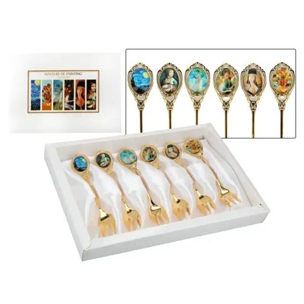 Ad&259;uga&539;i o not&259; de rafinament &537;i art&259; mesei dvs cu acest set de 6 furculi&539;e decorative aurii parte a colec&539;iei premium CARMANI Fiecare pies&259; cu o lungime de aprox 13 cm este realizat&259; cu aten&539;ie la detalii combinând elemente din diverse opere de art&259; celebre pentru un efect vizual sofisticatElegant ambalat într-o cutie alb&259; cu design 