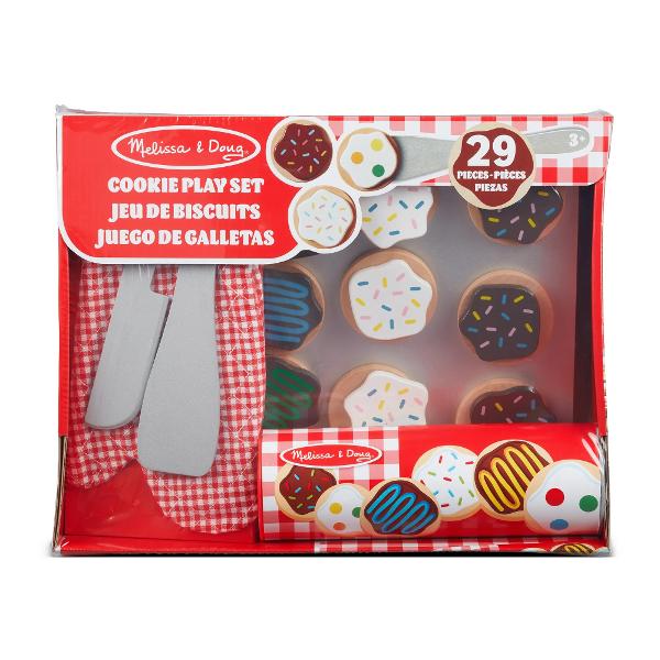 Setul de fursecuri din lemn Melissa and Doug feliat si copt este o introducere dulce in joaca imaginativa in bucatarie Acest set colorat de fursecuri include 12 fursecuri din lemn feliabile 12 ingrediente pentru fursecuri un cutit de lemn o spatula o tava pentru fursecuri si o manusa de bucatarie pentru o joaca sigura si creativa Micul tau brutar se poate preface ca feliaza fursecurile le aseaza pe tava pentru fursecuri se poate preface ca sunt coapte si apoi poate folosi o manusa 