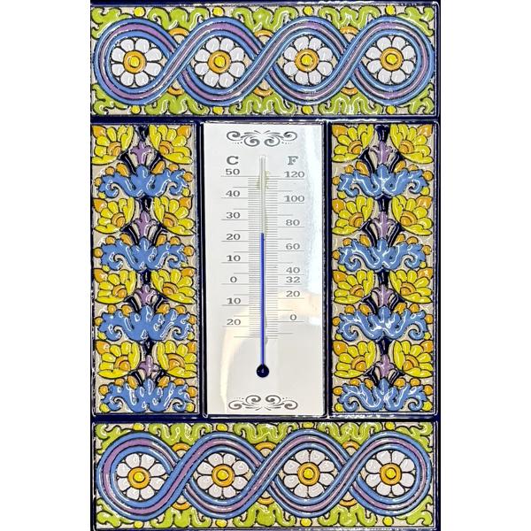 Termometru din ceramic&259; pictat manual – 20x30 cmM&259;soar&259; temperatura cu stil Acest termometru decorativ este realizat din ceramic&259; de calitate &537;i pictat manual folosind tradi&539;ionala tehnic&259; cuerda seca pentru culori vibrante &537;i detalii precise Marcajele sunt afi&537;ate 