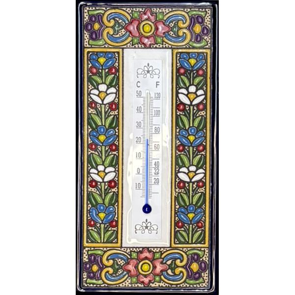 Termometru din ceramic&259; pictat manual – 10x20 cmM&259;soar&259; temperatura cu stil Acest termometru decorativ este realizat din ceramic&259; de calitate &537;i pictat manual folosind tradi&539;ionala tehnic&259; cuerda seca pentru culori vibrante &537;i detalii precise Marcajele sunt afi&537;ate 