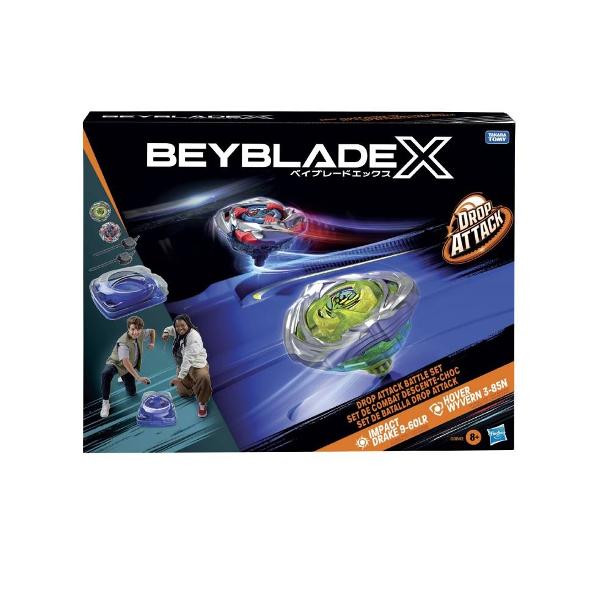 Setul de lupta Beyblade X Drop Attack are tot ce ai nevoie pentru a incepe lupta  Beystadium 2 topuri si 2 lansatoare Sina X-Celerator a stadionului poate super-accelera topurile intr-un Xtreme Dash in jurul arenei pentru coliziuni zdrobitoare si explozii epice Iar cu Beystadium Drop Attack poti sa arunci topurile adversarului tau  sina X-Celerator ridicata a stadionului poate trimite topurile Beyblade la o altitudine mai mare unde pot cadea pe topurile adversarului lor de dedesubt 