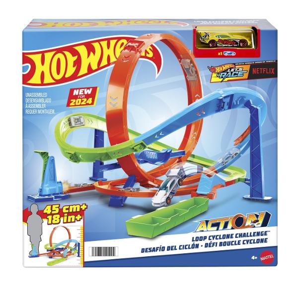 Concureaza si efectueaza cascadorii cu 2 optiuni de joc diferite in setul de piese Hot Wheels Action Loop Cyclone Challenge  Conduceti vehiculul inclus la scara 164 prin buclele bumerangului si reveniti la inceput pentru a lansa din nou si a continua cursa  &Icircntoarceti rampa cu susul in jos si aruncati-o cu forta potrivita pentru a obtine cele mai multe puncte - Setul ofera depozitare simpla si usoara doar intoarceti si pliati piesele de paleti Are chiar si un maner de transport