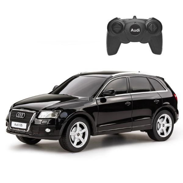 Copilul dumneavoastra se poate juca in voie cu masina cu telecomanda Audi Q5 scara 1 la 24 oferita de brandul international Rastar Nicio cursa nu este imposibil de castigat cu acesta masinuta replica oficiala cu licenta a modelului original construita cu mare atentie la detalii Masinuta are proportiile ideale pentru momente pline de distractie si amuzament avand dimensiunile in centimetri dupa cum urmeaza  1899252Masinuta functioneaza pe frecventa de 24GAlimentarea se face astfel  