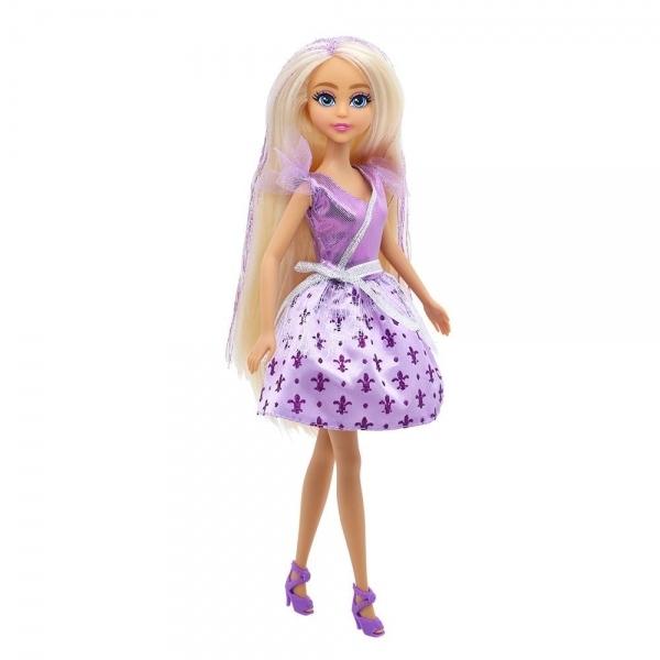Descopera magia si eleganta cu papusa printesa de la Dreameez Cu parul sau blond si stralucitor aceasta papusa captivanta este gata sa aduca farmec in orice joc Imbracata intr-o rochie mov eleganta este pregatita sa iti inspire imaginatia cu stilul ei unic si rafinatFiecare detaliu de la expresia fetei pana la accesoriile si tinuta ei completa face din aceasta papusa o prietena de neuitat pentru fetitele pasionati de moda si fantezie