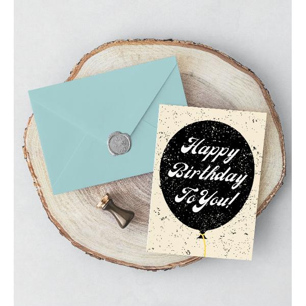 ”Felicit&259;rile cu Poezie s-au n&259;scut din dorin&539;a de a transmite emo&539;ii într-un mod personal &537;i tangibil Nu oferim doar o felicitare ci o mic&259; amintire ce p&259;streaz&259; frumuse&539;ea unui moment specialFiecare detaliu este ales cu grij&259; grafica rafinat&259; hârtia texturat&259; cu reflexii perlate plicul embosat cu modele elegante in relief &537;i sigiliul de cear&259; turnat &537;i pictat manual 