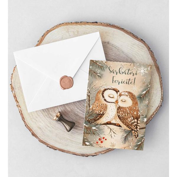 ”Felicit&259;rile cu Poezie s-au n&259;scut din dorin&539;a de a transmite emo&539;ii într-un mod personal &537;i tangibil Nu oferim doar o felicitare ci o mic&259; amintire ce p&259;streaz&259; frumuse&539;ea unui moment specialFiecare detaliu este ales cu grij&259; grafica rafinat&259; hârtia texturat&259; cu reflexii perlate plicul embosat cu modele elegante in relief &537;i sigiliul de cear&259; turnat &537;i pictat manual 