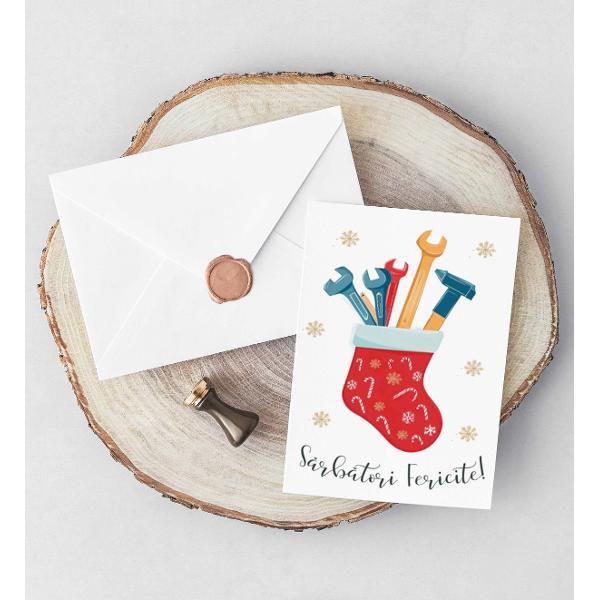 ”Felicit&259;rile cu Poezie s-au n&259;scut din dorin&539;a de a transmite emo&539;ii într-un mod personal &537;i tangibil Nu oferim doar o felicitare ci o mic&259; amintire ce p&259;streaz&259; frumuse&539;ea unui moment specialFiecare detaliu este ales cu grij&259; grafica rafinat&259; hârtia texturat&259; cu reflexii perlate plicul embosat cu modele elegante in relief &537;i sigiliul de cear&259; turnat &537;i pictat manual 