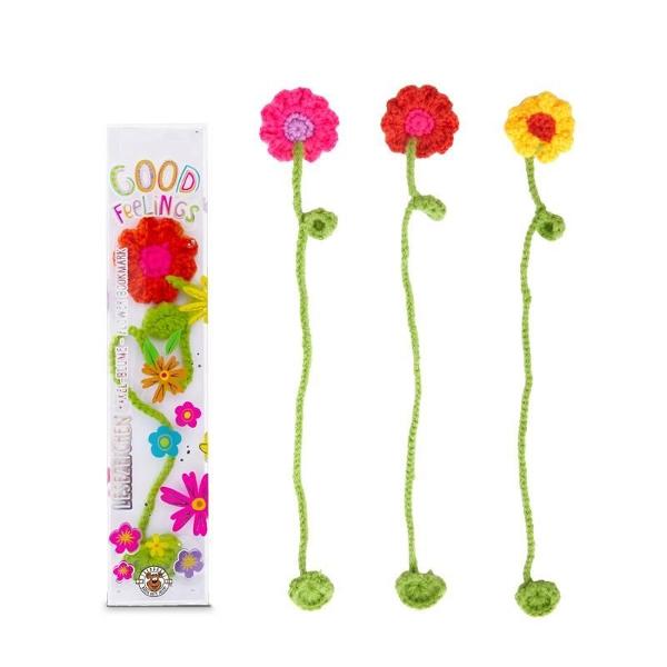 Aceast&259; floare cro&537;etat&259; este un semn de carte fermec&259;tor &537;i adaug&259; o not&259; de culoare &537;i farmec oric&259;rei c&259;r&539;i Ideea perfect&259; de cadou cu culori neon &537;i folie argintie pe ambalaj Lungime total&259; aprox 250 cmDisponibil în 3 culori diferite Pretul afisat este per bucata Nu se poate alege culoarea se livreaza in functie de disponibilitatea din stoc