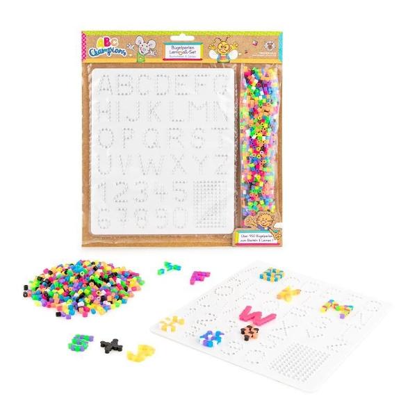 Ínv&259;&539;are creativ&259; cu acest set colorat de m&259;rgele termoadezive Peste 950 de m&259;rgele termoadezive pentru a crea orice litere &537;i numere dori&539;i Spa&539;iul liber de pe tabl&259; este perfect pentru simboluri aritmetice &537;i semne de punctua&539;ie sau pentru crearea propriilor motive Acest lucru promoveaz&259; creativitatea concentrarea &537;i abilit&259;&539;ile motorii fine &537;i de asemenea face ca înv&259;&539;area s&259; 