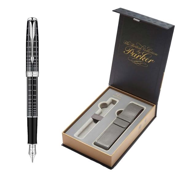 Gama Sonnet este lansata in anul 1994 si este un remake in varianta moderna a legendarului Vacumatic din 1933 care inglobeaza pentru prima data clipul in forma de sageata o emblema incontestabila a marcii de peste ocean Aceasta colectie face legatura dintre trecut si prezent fiind considerata o veritabila punte peste timp ce reuseste sa aduca in zilele noastre o farama din faima si stralucirea casei producatoare de instrumente de scris ParkerContinut- Instrument de 