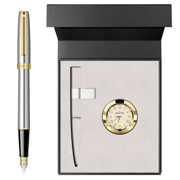 Stilou elegant cu design premiumIdeal pentru a fi oferit ca un cadou deosebit cu ocazia unor evenimente specialeFunctioneaza atat cu cartuse cat si cu convertor Sheaffer montat fara cernealaRealizat din materiale de calitateCorpul si capacul sunt confectionate din alama cromata cu aspect rafinatAccesorii din alama placate cu aur de 22kClip de atasare la mapa sau caiet din alama tip arc placat cu aur de 