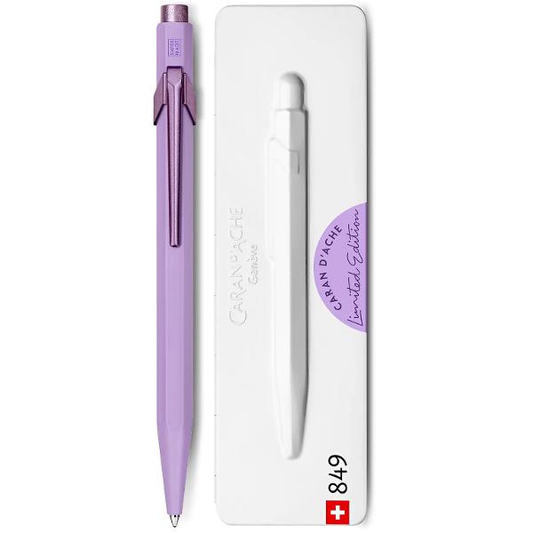 Gama 849 CLAIM YOUR STYLE Caran d’Ache contine 6 modele cu finisaj colorat combinatii originale si ultramoderne cu energie pozitiva si identitate puternica oferindu-va astfel posibilitatea de a va revendica stilulCombinatia de culori pentru aceasta noua editie este mai indrazneata si mai dedicata ca niciodataAceasta colectie in editie limitata lanseaza cleme si butoane colorate care demonstreaza inca o data modul in care inovatia poate depasi orice provocare 