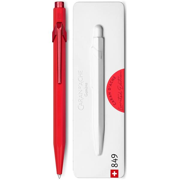 Datorit&259; formei sale hexagonale dimensiunii XL &537;i cartu&537;ului de cerneal&259; lichid&259; Roller 849 ofer&259; o experien&539;&259; de scriere complet nou&259; Combin&259; simplitatea unui stilou cu scrierea fluid&259; a unui stilou cu doz&259; Propor&539;iile sale asigur&259; o manevrare excelent&259; asigurând un confort de tastare de neegalat Echipat cu un cartu&537; de cerneal&259; lichid&259; Roller 849 ofer&259; rezultate fluide &537;i 