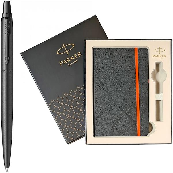 Detalii PixAccesorii din otel inoxidabil placate cu multiple straturi de lac negru lucios Clip din otel inoxidabil placat cu multiple straturi de lac negru luciosMecanism click prin apasare;Corp superior din otel inoxidabil sablat lacuit cu multiple straturi de lac negru mat;Corp inferior din otel inoxidabil sablat lacuit cu multiple straturi de lac negru mat;Mina pix Parker 