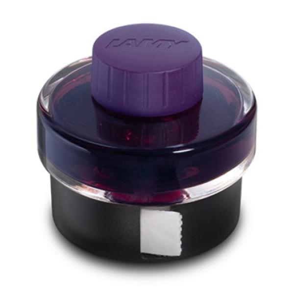 Calimara de cerneala LAMY T52 are capacitate de 50 ml Este prevazuta cu un bazin de colectare aliniat capacului care ajuta la incarcare optima a stiloului mai ales cand nivelul cernelii din sticla scade In suportul de plastic se regaseste o rola de sugativa pentru stergerea penitei dupa incarcarea din calimaraDetalii calimara cerneala LAMY T52 calimara cu bazin de colectare cerneala  rola de 