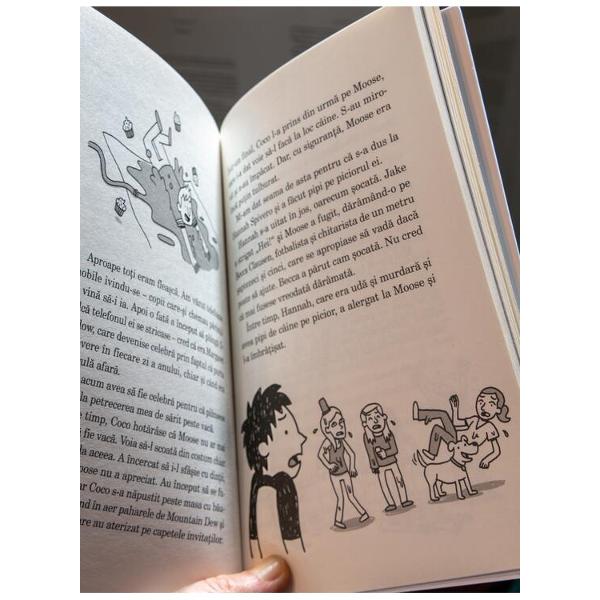 Cum s&259; faci s&259; nu cite&537;ti dar s&259; te umpli de bani este cel de-al patrulea episod nostim din via&539;a unui cititor f&259;r&259; chefLui Charlie Joe Jackson pur &537;i simplu nu-i ajung banii de buzunar pe care-i prime&537;te de la p&259;rin&539;ii lui Are nevoie disperat&259; de bani vrea s&259; cumpere un Botman cel mai recent gadget cu care s&259;-&537;i uluiasc&259; &537;coala gimnazial&259;Î&537;i face fel de fel de planuri 