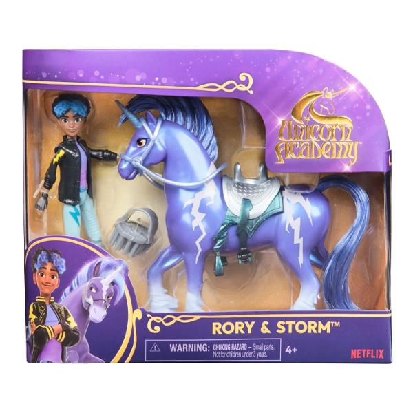 Intra in lumea magica a serialului Netflix cu Unicorn Academy – Rory & Storm un set plin de aventura prietenie si magie Rory elevul curajos al academiei este insotit de unicornul sau loial Storm cu o coama stralucitoare si fulgere mistice care ii simbolizeaza puterea Copiii pot recrea momentele preferate din serial sau isi pot imagina propriile povesti pline de fantezie in care prietenia dintre Rory si Storm invinge orice provocare Setul include accesorii detaliate si este 