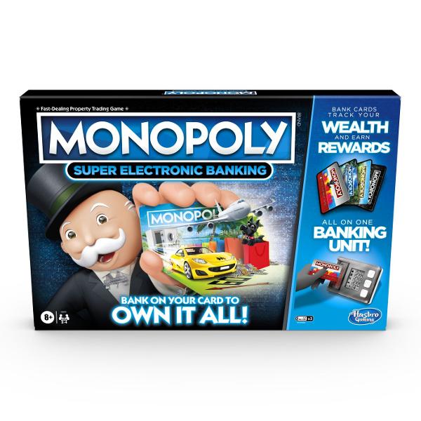 Jocul de societate Monopoly Super Electronic Banking prezinta o unitate bancara electronica all-in-one si amplifica entuziasmul cu recompense unice Bucura-te de jocul clasic Monopoly in care jucatorii cumpara proprietati incaseaza chirii si concureaza pentru a le detine pe toate Dar in acest joc pentru copii fiecare jucator are un card bancar care le va aduce recompense diferite in functie de joc Aterizeaza pe un anumit spatiu da numarul corect cu zarul sau cumpara o anumita proprietate 