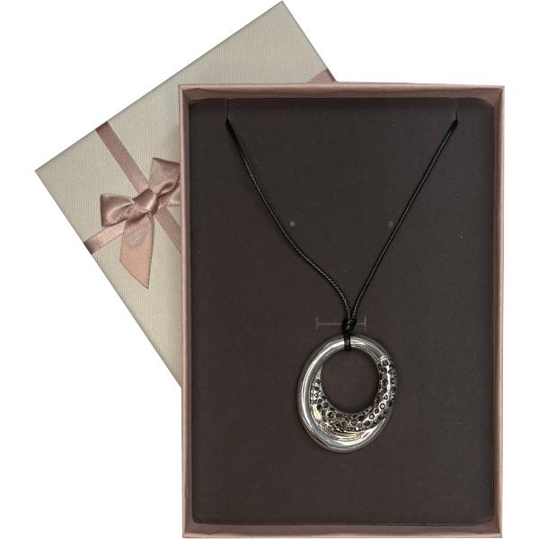 Colier alama argintiu pe fir textil 80 5cm 7810