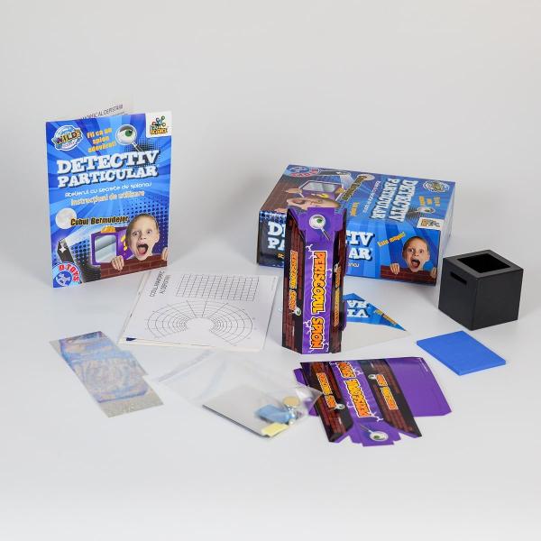 Copilul t&259;u e pasionat de munca de investiga&539;ie &537;i se viseaz&259; detectiv Provoac&259;-i imagina&539;ia &537;i capacitatea de concentrare cu jocul Detectiv particular de la ROOVICu jocul Detectiv particular copilul t&259;u va intra rapid &icirc;n rolul spionului discret care adun&259; informa&539;ii pre&539;ioase pentru a rezolva cazuri importante&nbsp;Dac&259; te-ai s&259;turat de replica &ldquo;M-am plictisit&rdquo; pe care cel mic o spune de 