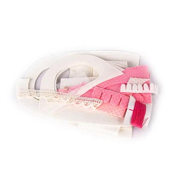 eti&539;a ta devine o domni&537;oar&259; cochet&259; &537;i iube&537;te accesoriile colorate Vrea s&259; fie mereu la mod&259; &537;i te uime&537;te cu crea&539;iile proprii Surprinde-o pl&259;cut cu setul Flowery Handbag un set creativ de cusut o gentu&539;&259; cu motive florale&Icirc;n programa &537;colar&259; &icirc;nc&259; mai exist&259; ora de lucru manual iar lucrul acesta nu este &icirc;nt&acirc;mpl&259;tor Exersarea unor activit&259;&539;i 