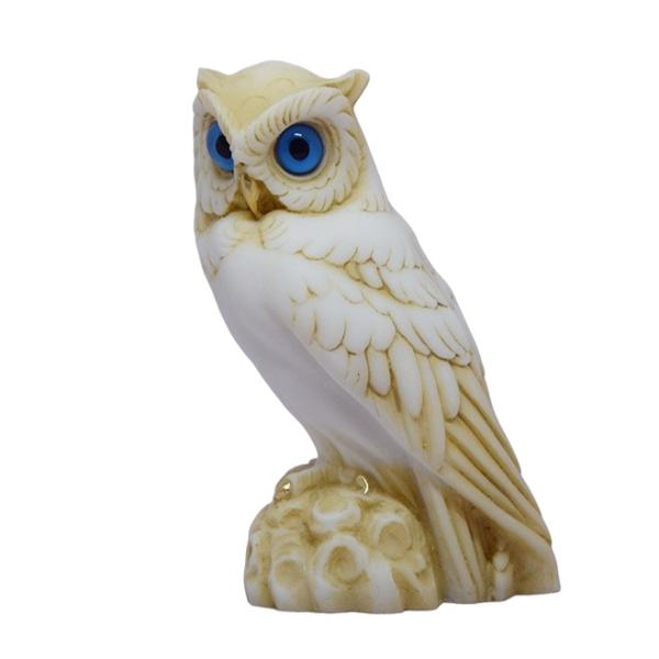 Figurina inger din alabastru inaltime&nbsp;13 cm lucrata cu atentie la detalii Perfecta pentru colectii cadouri sau pentru a adauga un strop de eleganta si spiritualitate in decorul casei tale Finisajul natural al alabastrului ii confera un aspect delicat si luminos